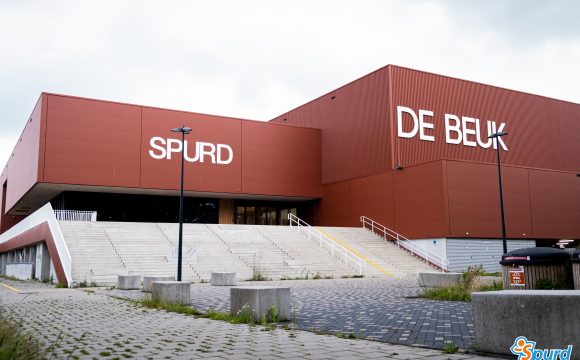 Vijftienhonderd zonnepanelen op sportaccommodatie De Beuk