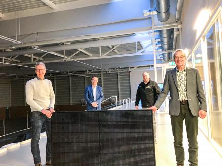 Afbeelding met vloer, persoon, binnen, plafond
Automatisch gegenereerde beschrijving